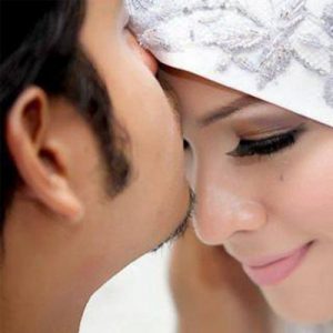 بوسیدن همسر در ماه رمضان